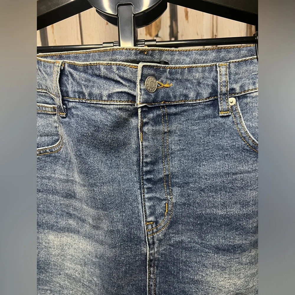 AKIRA Blue Denim Mini Skirt with Frayed Hem - Picture 2 of 8